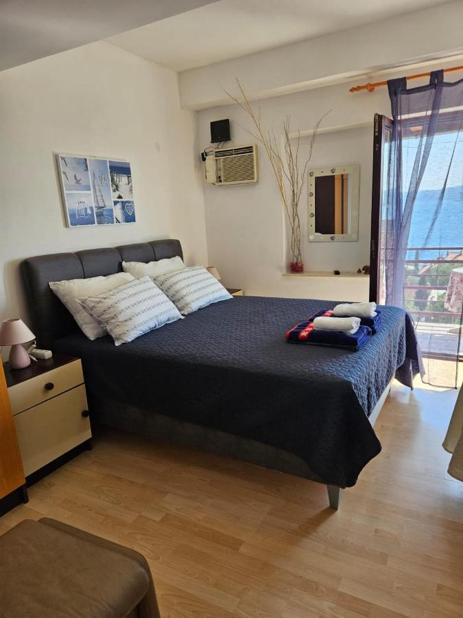 Apartments With Swimming Pool 9X4M Selce Kültér fotó